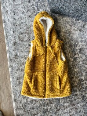 Love Tree Cozy Sherpa Hooded Vest in Mustard Yellow